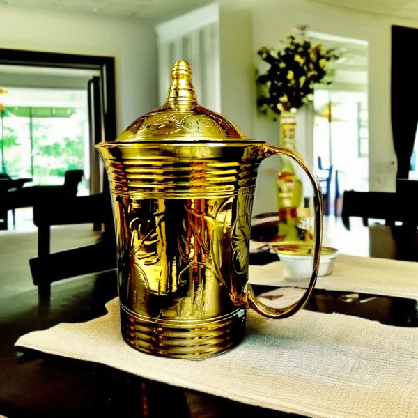 পিতলের তৈরি হাতলসহ ঐতিহ্যবাহী মগ